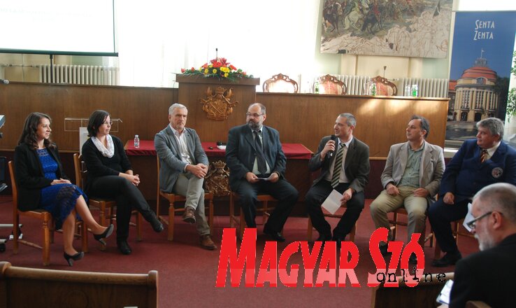 A kerekasztal-beszélgetés résztvevői A kerekasztal-beszélgetés résztvevői