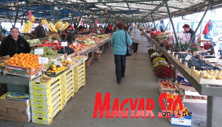 Láthatóan kevesebb a vásárló a Tejpiacon (Fotó: Patyi Szilárd)