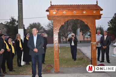 Pásztor István méltatta a gombosi magyar közösség erényeit (L. Móger Tímea felvétele)