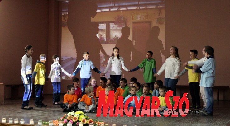 A művelődési műsor résztvevői (Fotó: Benedek Miklós)