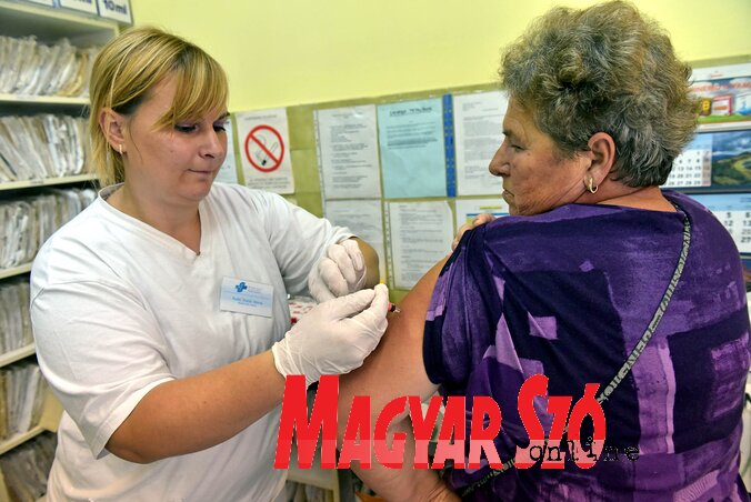 Egy szúrással az influenza ellen (Fotó: Gergely Árpád) Egy szúrással az influenza ellen (Fotó: Gergely Árpád)