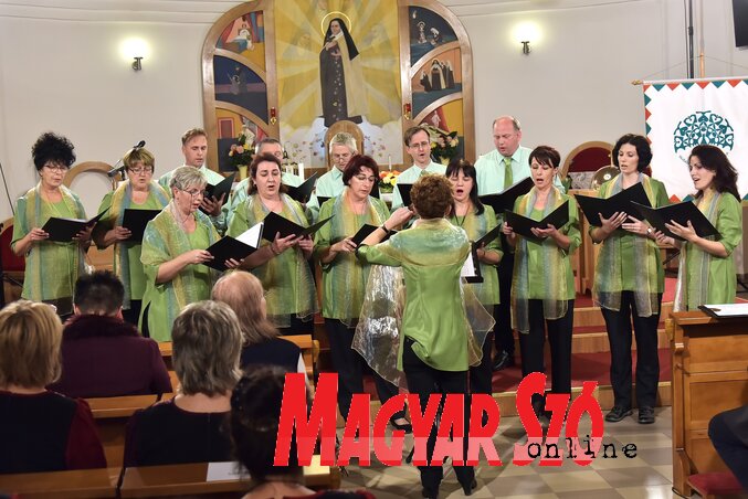 A zentai Cor Jesu Kamarakórus A zentai Cor Jesu Kamarakórus
