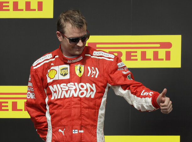 A ritka pillanatok egyike, amikor a Jégembernek is becézett Kimi Räikkönen mosolyog (Fotó: Beta/AP)