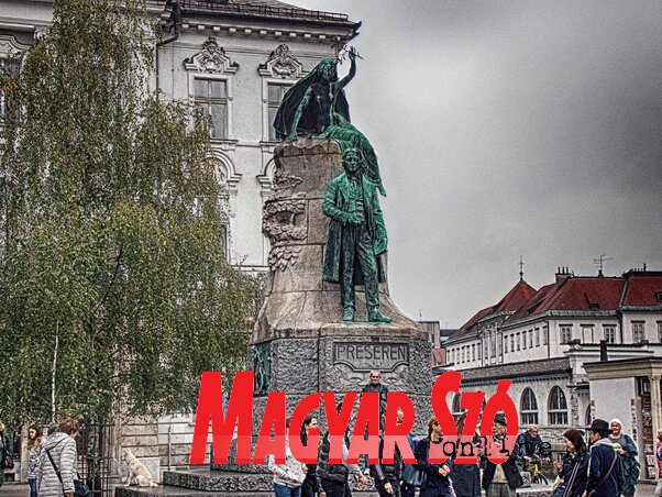 A Ljubljana főterén lévő France Prešern-szobor. Prešern a szlovén nemzet költője, egyik legfontosabb alkotása a Zdravljica, Szlovénia himnusza (Fotó: Horváth Zsolt) A Ljubljana főterén lévő France Prešern-szobor. Prešern a szlovén nemzet költője, egyik legfontosabb alkotása a Zdravljica, Szlovénia himnusza (Fotó: Horváth Zsolt)