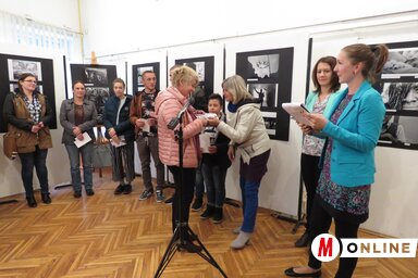 A díjkiosztón Danijela Senić átveszi az első díjat (Csincsik Zsolt felvétele)