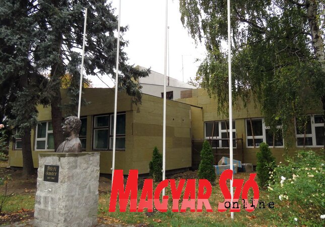 Új szigetelést kap az iskolaépület (Kecskés István felvétele)
