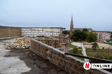 Az év végéig lebontják az egykori hotel felső szintjeit (Herceg Elizabetta felvétele)