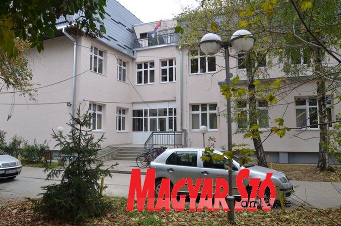 A kishegyesi egészségház megújult épülete (Lakatos János felvétele)