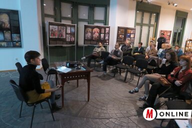 Desirée Tilinger előadás közben (Fotó: Patyi Szilárd)