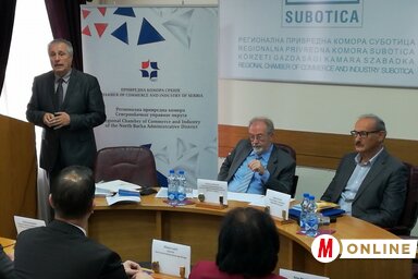 Slobodan Vojinović köszönti az egybegyűlteket (Fotó: Benedek Miklós)