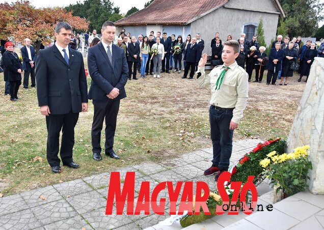 Vass Zoltán és Huzsvár Ervin koszorúz (Gergely József felvétele) Vass Zoltán és Huzsvár Ervin koszorúz (Gergely József felvétele)
