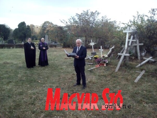 Hajnal Jenő elnök beszédét mondja (Szeli Balázs felvétele)