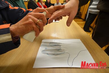 Az elemzők szerint semmi nem teszi indokolttá az előrehozott választásokat (Molnár Edvárd felvétele)
