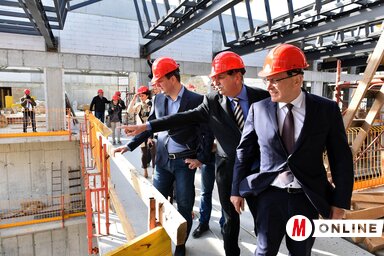 Igor Mirović, Miodrag Koprivica és Vladan Vukosavljević megtekinti a munkálatokat (Fotó: Ótos András)