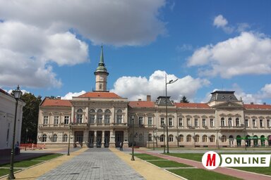 A képviselők tegnap megszavazták: vegyes vállalkozással korszerűsítik majd Óbecsén a közvilágítást (Fotó: Fehér Rózsa)