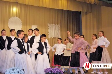 A Csiribiri néptánccsoport somogyi táncokat adott elő (Gruik Zsuzsa felvétele)