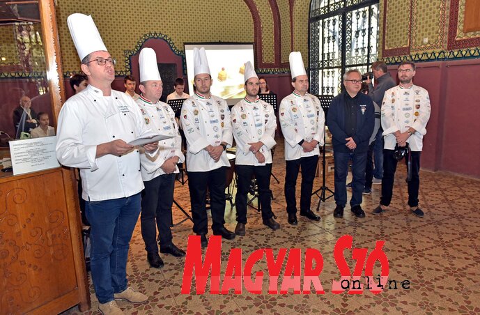 Paskó Csaba a Békés Megyei Culinary Team tagjaival (Fotó: Gergely Árpád)