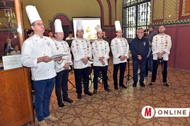 Paskó Csaba a Békés Megyei Culinary Team tagjaival (Fotó: Gergely Árpád)