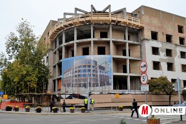 Lebontják az egykori hotel felső szintjeit, és új tetőszerkezet kerül az épületre (Herceg Elizabetta felvétele)