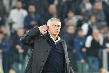 Mourinho ominózus mozdulata kilencvenpercnyi provokáció után (Fotó: Beta/AP)