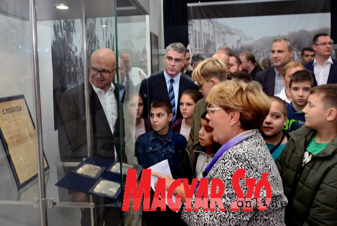 Egy száz évvel ezelőtti történelmi pillanatot elevenít fel a tárlat (Fotó: Dávid Csilla)