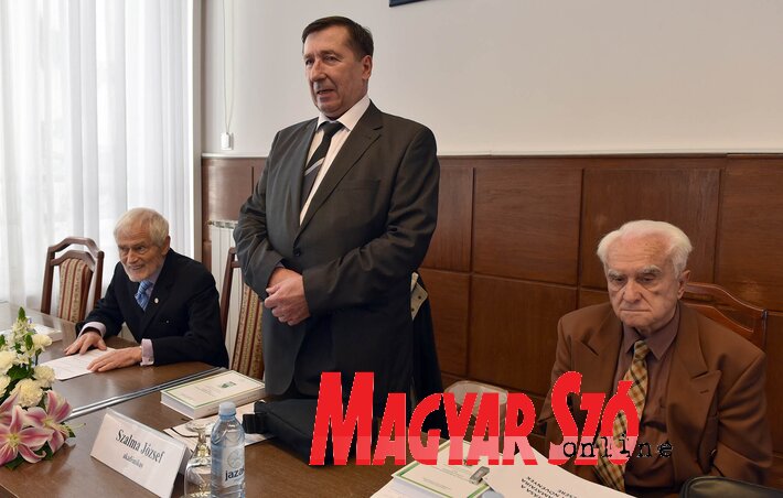 Dr. Prugberger Tamás, dr. Szalma József és Kastori Rudolf akadémikus (Ótos András felvétele) Dr. Prugberger Tamás, dr. Szalma József és Kastori Rudolf akadémikus (Ótos András felvétele)
