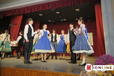 A Márton-napi műsor az adai színházteremben (Csincsik Zsolt felvétele)