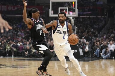 A csereözön elindítója, Irving 24 pontos győztes meccsen mutatkozott be a Mavericksnél (Fotó: AP)