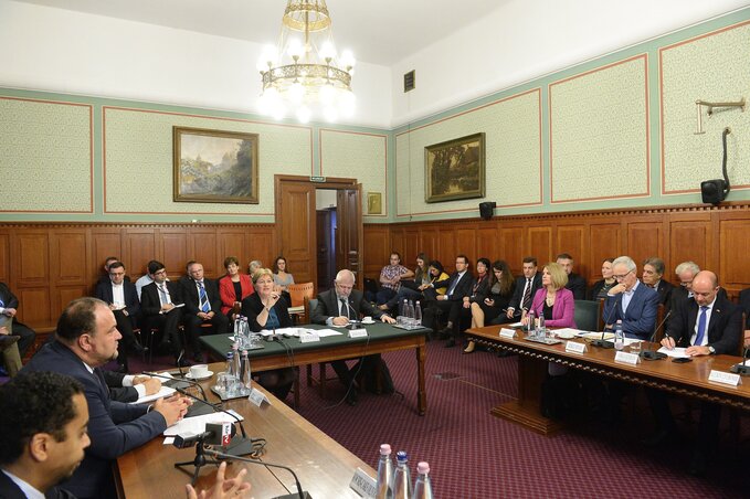 Az Országgyűlés nemzeti összetartozás bizottságának az ülése (fotó: MTI)