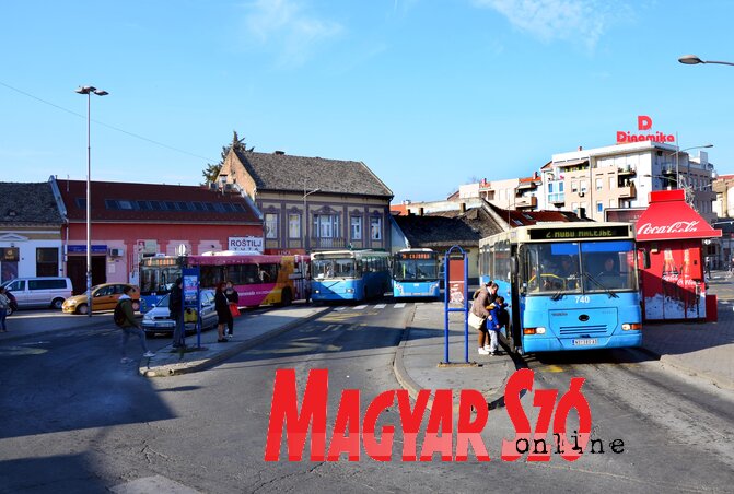 A Šafáryk utcai autóbusz-végállomás helyén többszintes parkoló épül (Dávid Csilla felvétele)