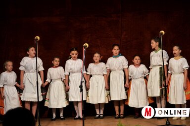 A kilenc tagú, pirosi Tengelice gyermekkórus lánykáit Hanák Rigó Ildikó készítette fel, minden évben részt vesznek a Szólj, síp, szólj! vetélkedőn (Dávid Csilla felvétele)