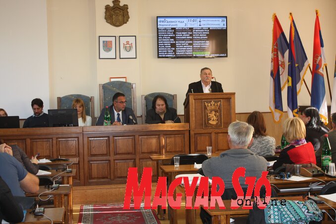Digitális ülésvezetés, szavazatszámlálás a topolyai képviselő-testület ülésén (Kazinczy Paszterkó Diana felvétele)