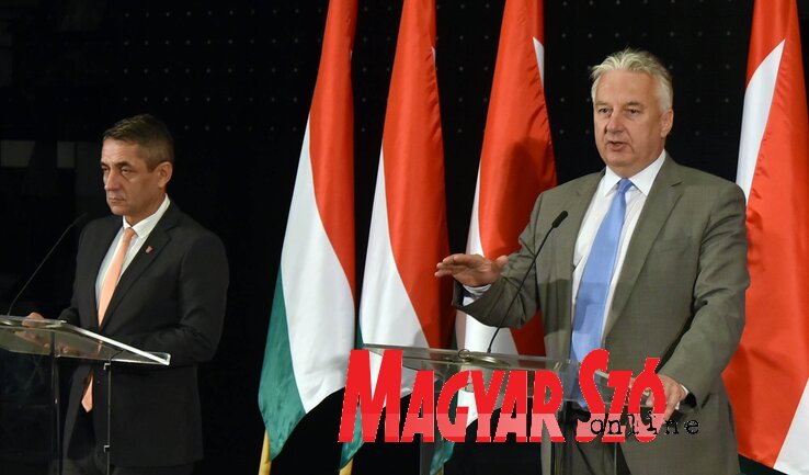 Semjén és Potápi ismertették a MÁÉRT plenáris ülésének eredményeit (Ótos András felvétele) Semjén és Potápi ismertették a MÁÉRT plenáris ülésének eredményeit (Ótos András felvétele)