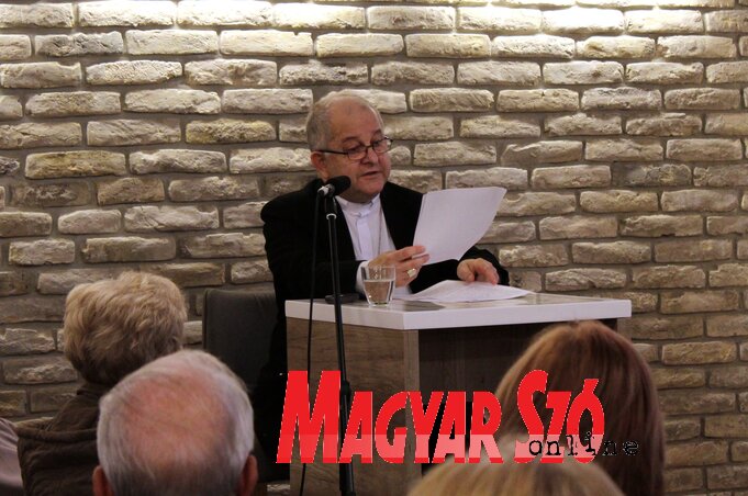 Bábel Balázs előadás közben (Benedek Miklós felvétele) Bábel Balázs előadás közben (Benedek Miklós felvétele)