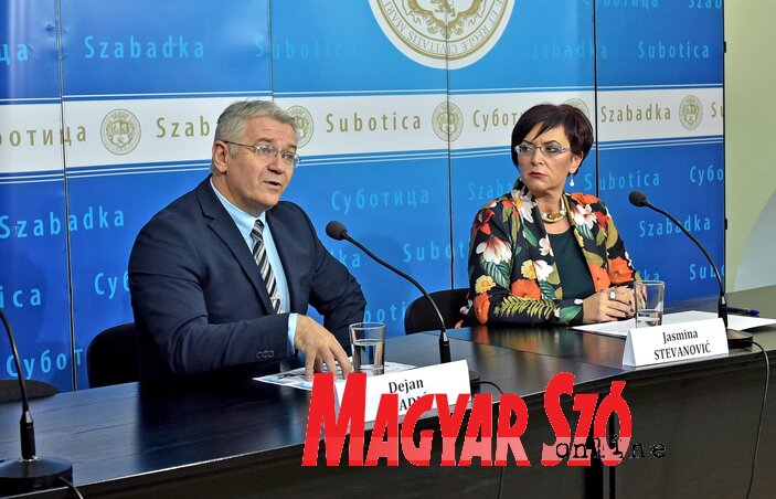 Dejan Madić és Jasmina Stevanović a sajtótájékoztatón (Fotó: Gergely Árpád)