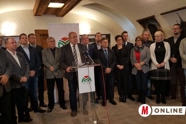 A VMSZ elnökségének és tanácsának a képviselői a sajtótájékoztatón (Pesevszki Evelyn felvétele)