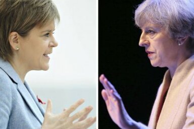 Nicola Sturgeon skót miniszterelnök és Theresa May brit miniszterelnök (Forrás: TheJournal.ie)