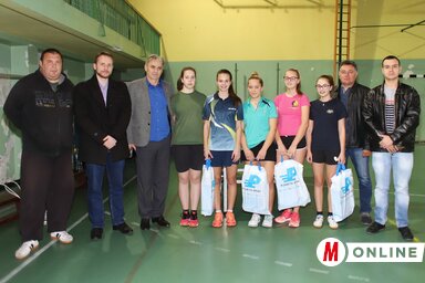 A fiatal bajnokok és az önkormányzat képviselői (Lakatos János felvétele)