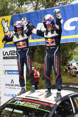 Sébastien Ogier (jobbról) és versenyzőtársa, Julien Ingrassia az ausztrál évzáró befutójánál (Fotó: Beta/AP)
