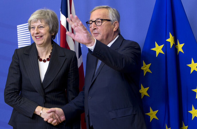 Theresa May és Jean-Claude Juncker (Fotó: Beta/AP) Theresa May és Jean-Claude Juncker (Fotó: Beta/AP)