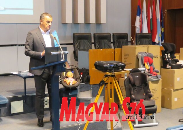 Nemanja Simović szól a szülőkhöz (Fotó: Patyi Szilárd) Nemanja Simović szól a szülőkhöz (Fotó: Patyi Szilárd)