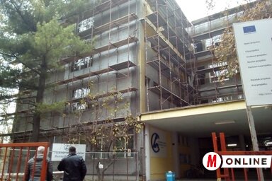 Már javában folynak a felújítási munkálatok a Mileva Marić Ajnštajn Műszaki Középiskola objektumán (Szeli Balázs felvétele)