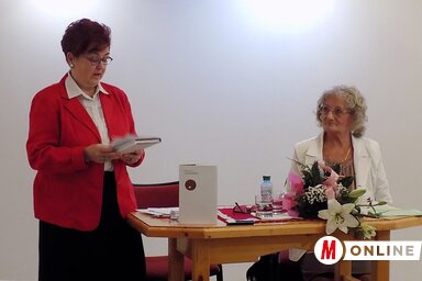 Szabó Eszter és Barsi Márta a zentai könyvbemutatón (Szögi Csaba felvétele)