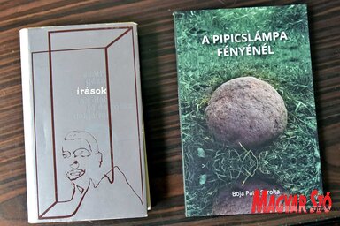 Az áttörést jelentő kötet és a legutóbbi kiadvány (Fotó: Gergely Árpád)