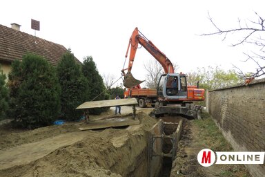 Épül a szennyvízcsatorna (Csincsik Zsolt felvétele)