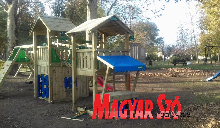 Az új játékvár a park játszóterén (Kazinczy Paszterkó Diana felvétele)