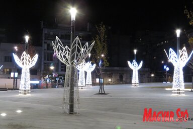 Az első napokban még nem világított minden lámpa (Miklós Hajnalka felvétele)