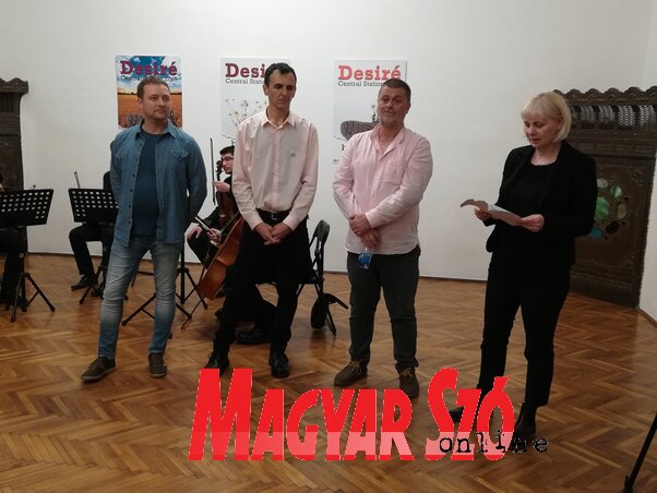 Molnár Edvárd, Francia Gyula, Urbán András és Lovas Ildikó a kiállításmegnyitón (Lukács Melinda felvétele)