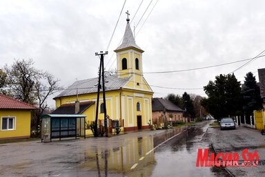 A központban, karnyújtásnyira a templom (Fotó: Gergely Árpád)