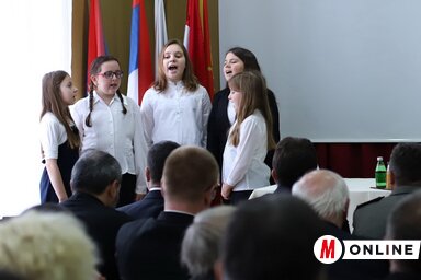 A kishegyesi Cserfes népdalcsoport fellépése (Lakatos János felvétele)